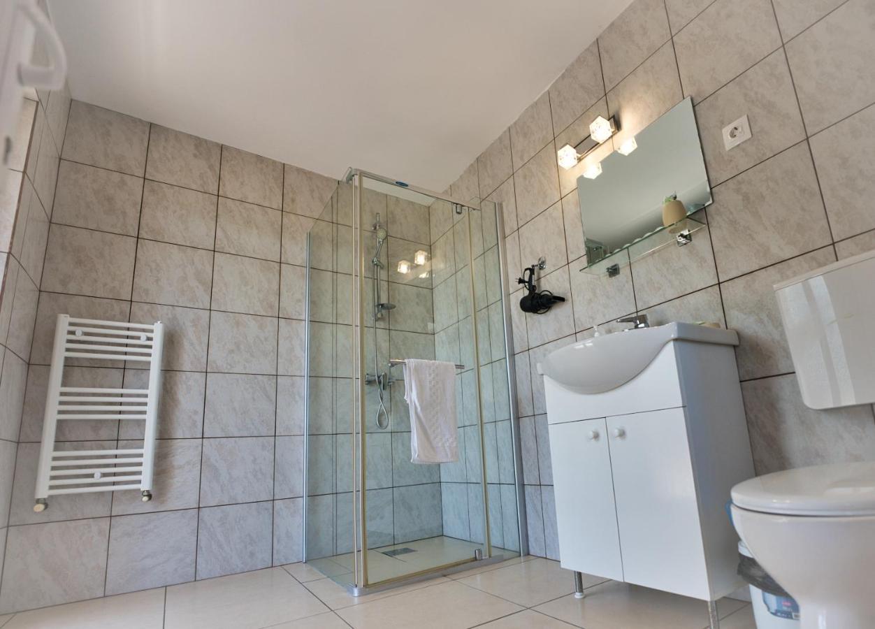 Vila Victoria Ramnicu Valcea Bagian luar foto